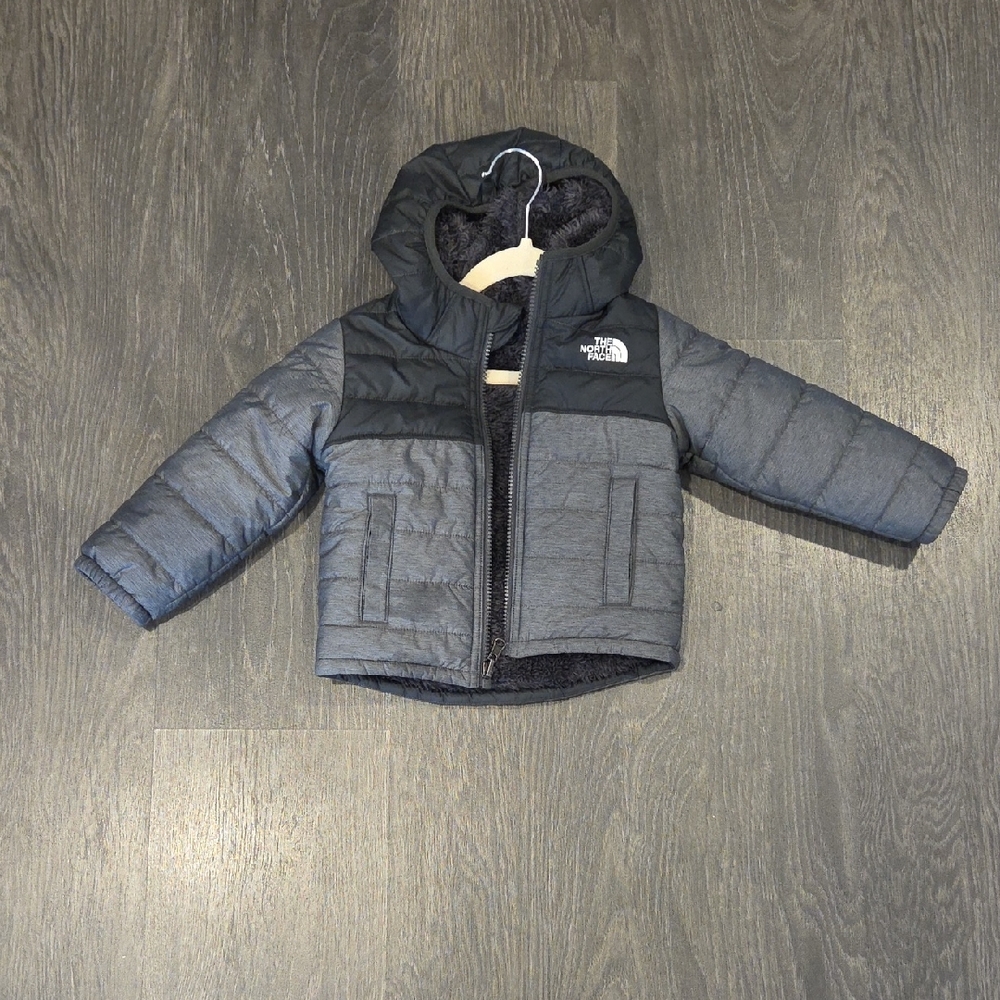 The North Face Toddler Hooded Puffer Jacket in Gray & Black